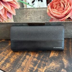 CK Calvin Klein Black Textured Continental Wallet